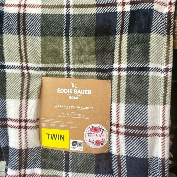 NEW!! EDDIE BAUER PLAID ULTRA SOFT PLUSH BLANKET - Size 60" x 90" - Picture 3 of 6